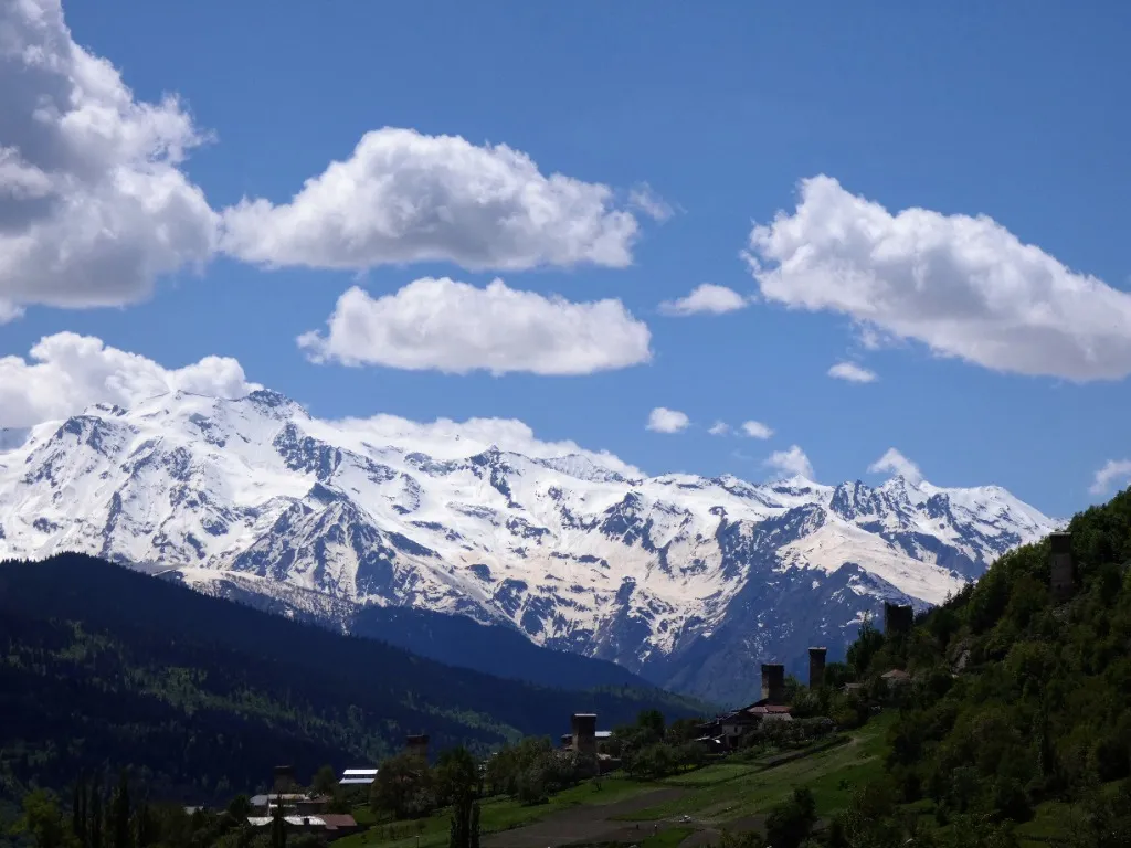 Georgien - Wilde Kaukasus-Berglandschaft