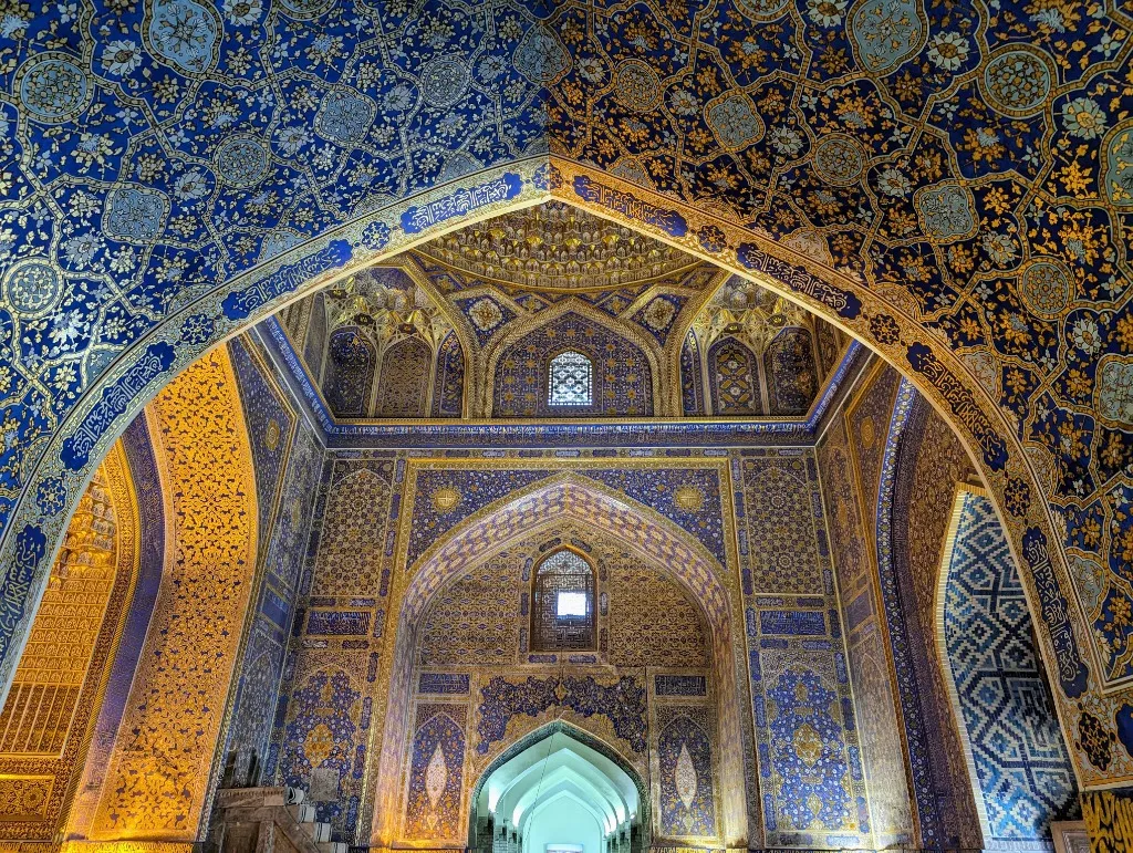 Usbekistan - Goldene Mosaikkuppel der Tilla-Kori-Madrasa